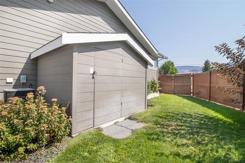 890 Dougall Road, Kelowna, BC - Outdoor With Exterior