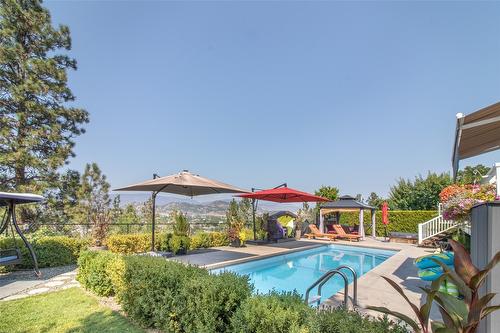 890 Dougall Road, Kelowna, BC - Outdoor With In Ground Pool With Backyard