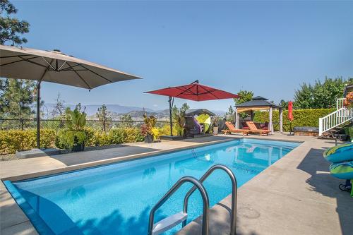 890 Dougall Road, Kelowna, BC - Outdoor With In Ground Pool With Backyard