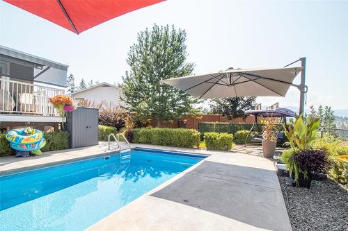 890 Dougall Road, Kelowna, BC - Outdoor With In Ground Pool