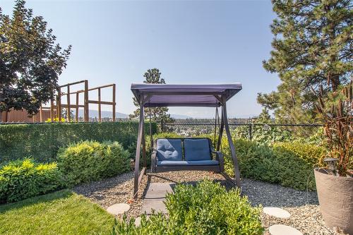 890 Dougall Road, Kelowna, BC - Outdoor