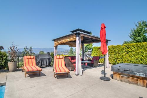 890 Dougall Road, Kelowna, BC - Outdoor