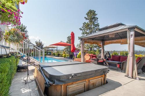 890 Dougall Road, Kelowna, BC - Outdoor