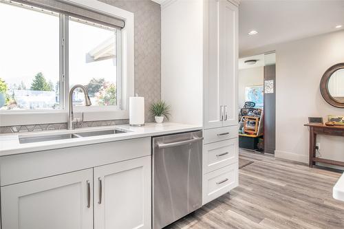 890 Dougall Road, Kelowna, BC - Indoor Photo Showing Kitchen With Double Sink