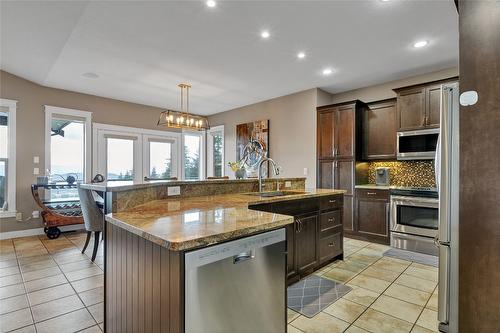 6032 Lynx Drive, Vernon, BC - Indoor Photo Showing Kitchen With Upgraded Kitchen