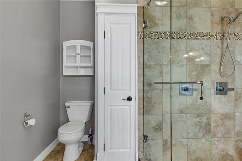 6032 Lynx Drive, Vernon, BC - Indoor Photo Showing Bathroom