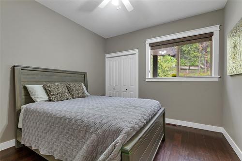 6032 Lynx Drive, Vernon, BC - Indoor Photo Showing Bedroom