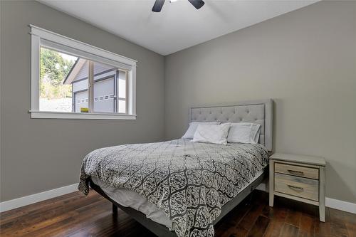 6032 Lynx Drive, Vernon, BC - Indoor Photo Showing Bedroom