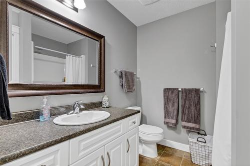 6032 Lynx Drive, Vernon, BC - Indoor Photo Showing Bathroom