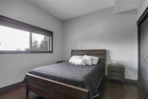 6032 Lynx Drive, Vernon, BC - Indoor Photo Showing Bedroom