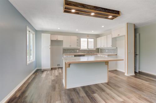 3436 Old Okanagan Highway, West Kelowna, BC - Indoor Photo Showing Kitchen