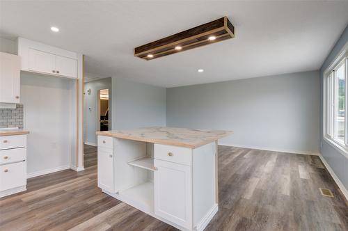 3436 Old Okanagan Highway, West Kelowna, BC - Indoor Photo Showing Kitchen