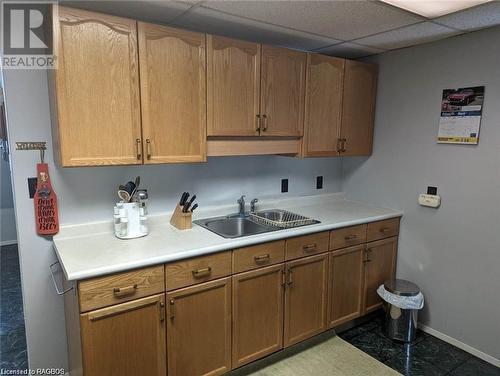 1 bedroom upper level unit - 247 Broadway Street, Kincardine, ON - Indoor Photo Showing Kitchen With Double Sink