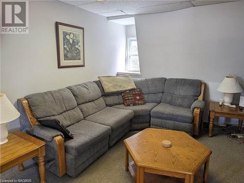 1 bedroom upper level unit - 247 Broadway Street, Kincardine, ON - Indoor Photo Showing Living Room