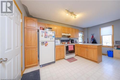 2 bedroom unit - 247 Broadway Street, Kincardine, ON - Indoor Photo Showing Kitchen