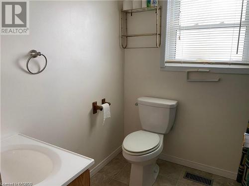 1 bedroom main floor unit - 247 Broadway Street, Kincardine, ON - Indoor Photo Showing Bathroom