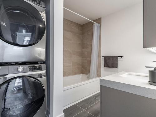 Salle de bains - 2104-101 Rue Peel, Montréal (Le Sud-Ouest), QC - Indoor Photo Showing Laundry Room