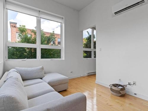 Salon - 215-4211 Rue De Rouen, Montréal (Mercier/Hochelaga-Maisonneuve), QC - Indoor Photo Showing Living Room