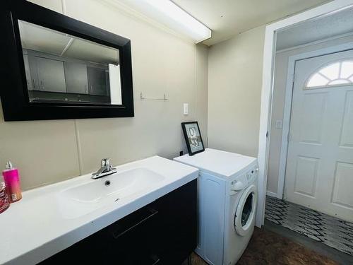 #48-478 Rabbit Lake Rd, Kenora, ON - Indoor Photo Showing Laundry Room