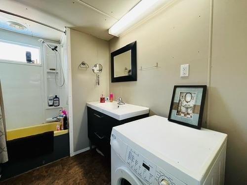 #48-478 Rabbit Lake Rd, Kenora, ON - Indoor Photo Showing Laundry Room