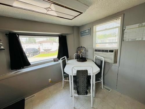 #48-478 Rabbit Lake Rd, Kenora, ON - Indoor Photo Showing Dining Room