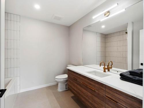 2109 Linfield Drive, Kamloops, BC - Indoor Photo Showing Bathroom