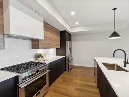 2109 Linfield Drive, Kamloops, BC - Indoor Photo Showing Kitchen With Upgraded Kitchen