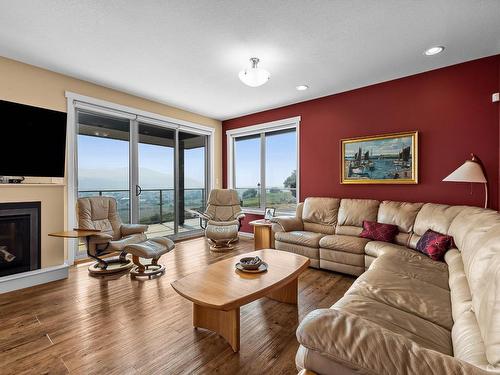 528 Trillium Way, Kamloops, BC - Indoor Photo Showing Living Room With Fireplace