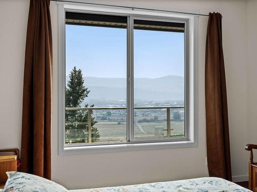 528 Trillium Way, Kamloops, BC - Indoor Photo Showing Bedroom