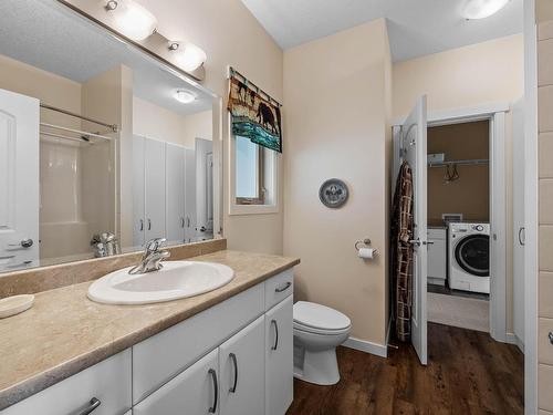 528 Trillium Way, Kamloops, BC - Indoor Photo Showing Bathroom