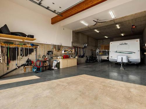 528 Trillium Way, Kamloops, BC - Indoor Photo Showing Garage