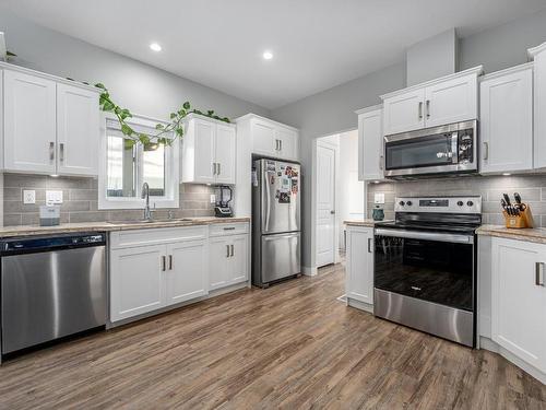 1460 Lopez Creek Drive, Cache Creek, BC - Indoor Photo Showing Kitchen With Upgraded Kitchen