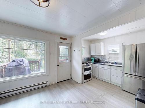 99 Mayfair Dr, Uxbridge, ON - Indoor Photo Showing Kitchen