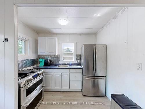 99 Mayfair Dr, Uxbridge, ON - Indoor Photo Showing Kitchen