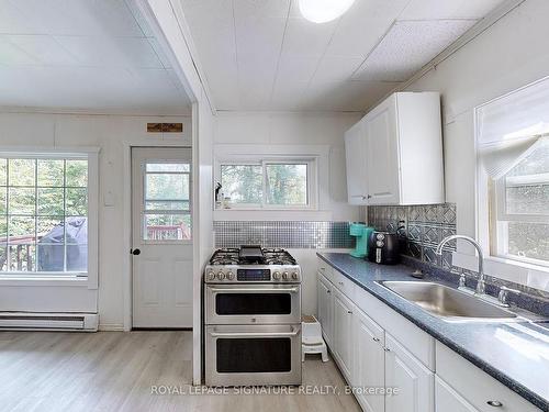 99 Mayfair Dr, Uxbridge, ON - Indoor Photo Showing Kitchen