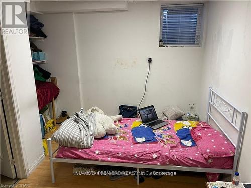 988 Prosperity Court, London, ON - Indoor Photo Showing Bedroom