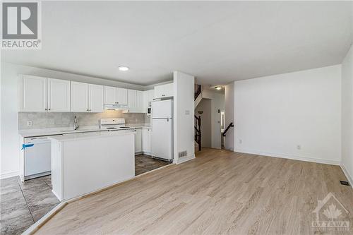 100 Marrissa Avenue, Ottawa, ON - Indoor Photo Showing Kitchen