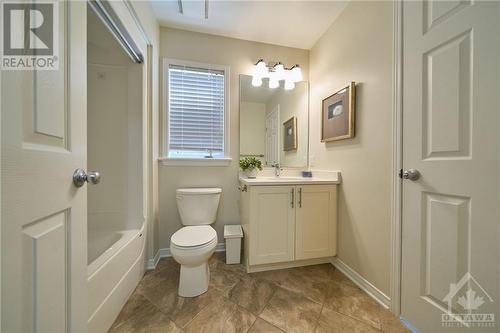 Main floor Full bath - 132 Palfrey Way, Stittsville, ON - Indoor Photo Showing Bathroom