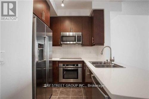 1505 - 35 Balmuto Street, Toronto, ON - Indoor Photo Showing Kitchen With Double Sink With Upgraded Kitchen