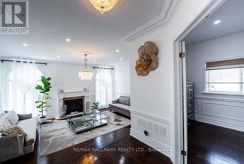 384 Kennedy Street W, Aurora (Aurora Highlands), ON - Indoor Photo Showing Living Room With Fireplace