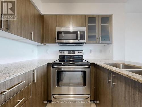 606 - 75 Norman Bethune Avenue S, Richmond Hill (Beaver Creek Business Park), ON - Indoor Photo Showing Kitchen With Stainless Steel Kitchen With Upgraded Kitchen