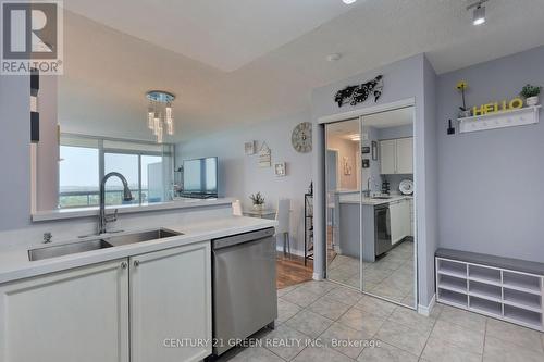 1702 - 2545 Erin Centre Boulevard, Mississauga (Central Erin Mills), ON - Indoor Photo Showing Kitchen With Double Sink