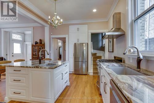 504 Waterloo Street, London, ON - Indoor Photo Showing Kitchen With Upgraded Kitchen