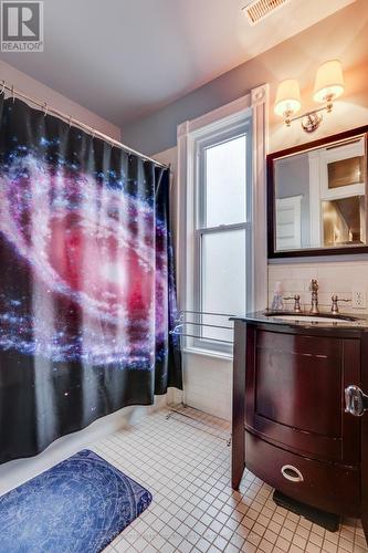 4 Piece Bath on second Floor - 504 Waterloo Street, London, ON - Indoor Photo Showing Bathroom