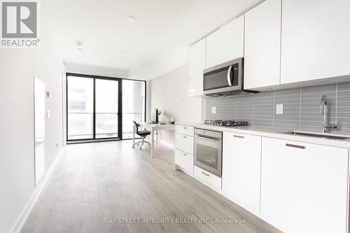 #1604 - 55 Ontario Street, Toronto (Moss Park), ON - Indoor Photo Showing Kitchen With Upgraded Kitchen