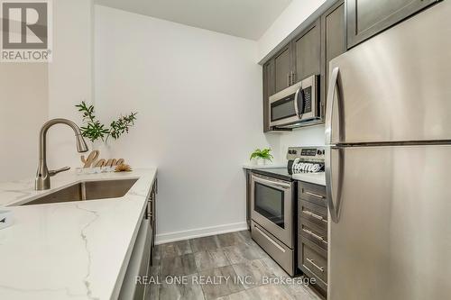 902 - 81 Robinson Street, Hamilton (Durand), ON - Indoor Photo Showing Kitchen With Stainless Steel Kitchen