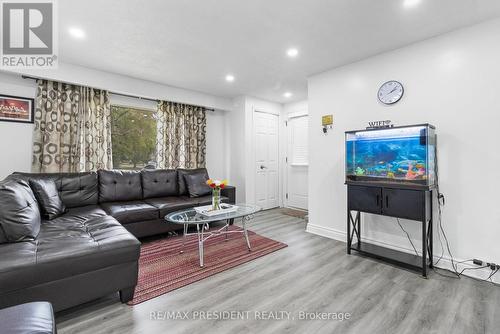 4517 Sussex Drive, Niagara Falls, ON - Indoor Photo Showing Living Room