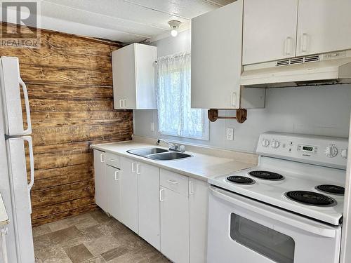 7224 Giscome Road, Prince George, BC - Indoor Photo Showing Kitchen With Double Sink