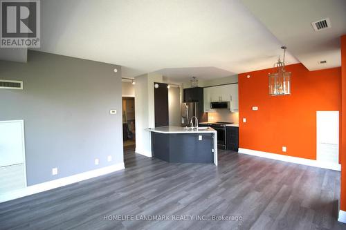 407 - 4700 Highway 7 Avenue, Vaughan, ON - Indoor Photo Showing Kitchen