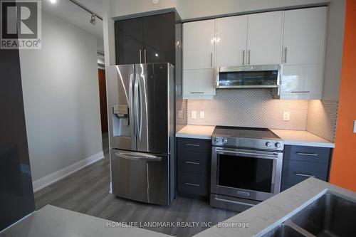 407 - 4700 Highway 7 Avenue, Vaughan, ON - Indoor Photo Showing Kitchen